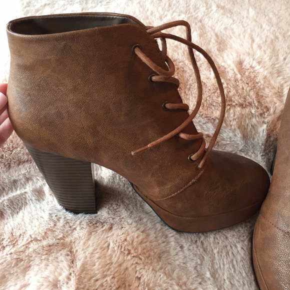 Candie’s Cognac Lace Up Platform Ankle Booties 8 - Picture 6 of 7